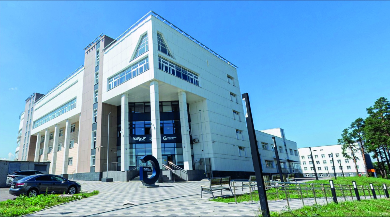 Комплекс СФУ со стадионом